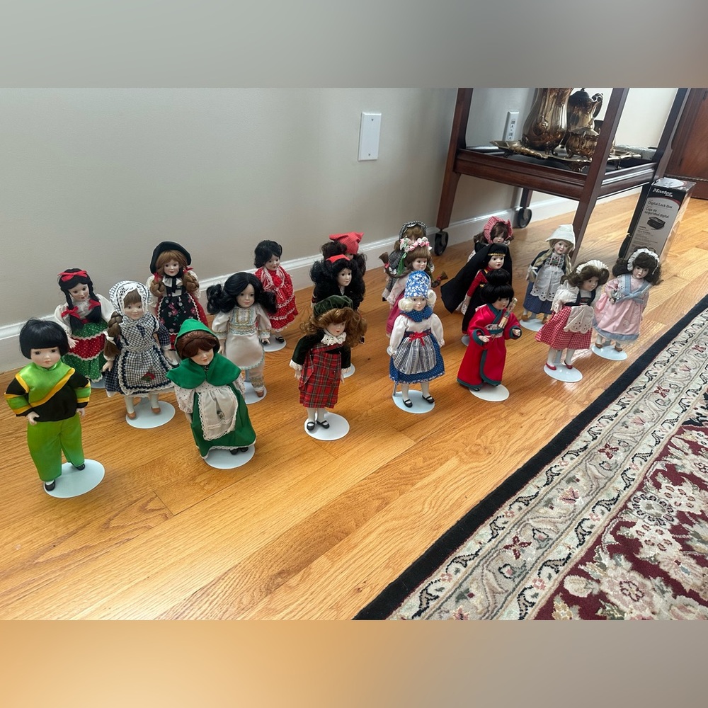 Danbury Mint Doll’s of the World Lot